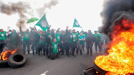 Gremios estatales exigen la renovación de 50.000 contratos que vencen a fin de mes