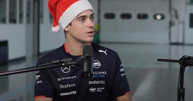 Colapinto, en modo navideño: el divertido momento que protagonizó junto a Albon y Vowles