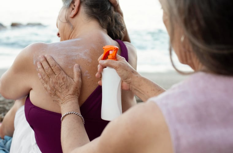 Infaltables en tu bolso de playa: claves para que nada opaque una jornada perfecta junto al mar