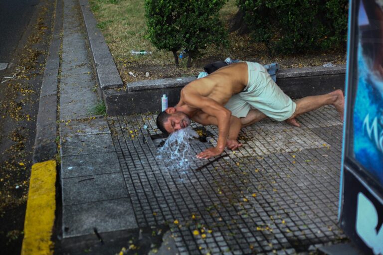 Ola de calor: cómo ayudar a las personas en situación de calle durante las altas temperaturas