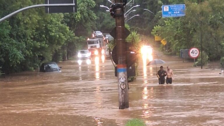 Fuertes tormentas complican a Florianópolis: mapa en vivo de las lluvias en el sur de Brasil