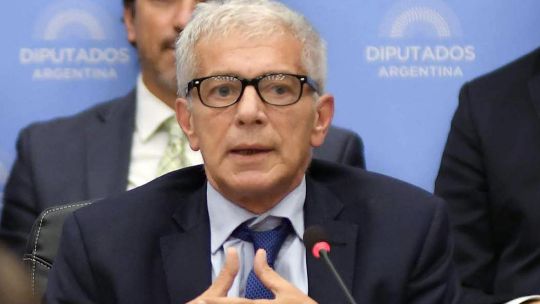 Pese a los cuestionamientos internos, Cúneo todavía resiste