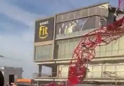 Una enorme grúa cayó sobre el gimnasio de un shopping en Chile: al menos un muerto