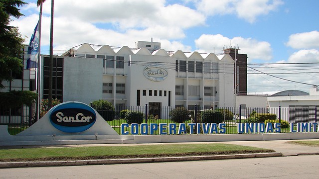 SanCor acelera los despidos, desactiva dos plantas de quesos y reduce la labor en otras tres