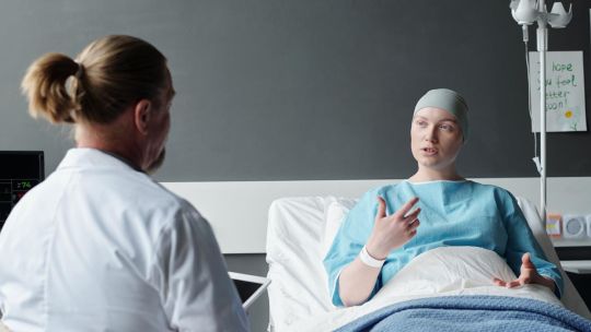 Día mundial del cáncer: la importancia del acompañamiento emocional a pacientes y familiares