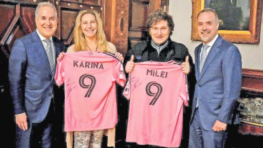 La foto de Milei y los hermanos Mas: ofrenda de Messi, las SAD y la relación con Estados Unidos