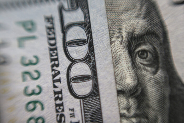 Dólar blue, dólar hoy: a cuánto cotizan el lunes 17 de febrero de 2025