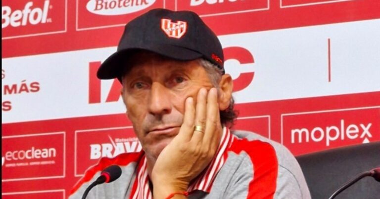 Troglio tras de la derrota de Instituto ante San Lorenzo: «Indigna por el esfuerzo»