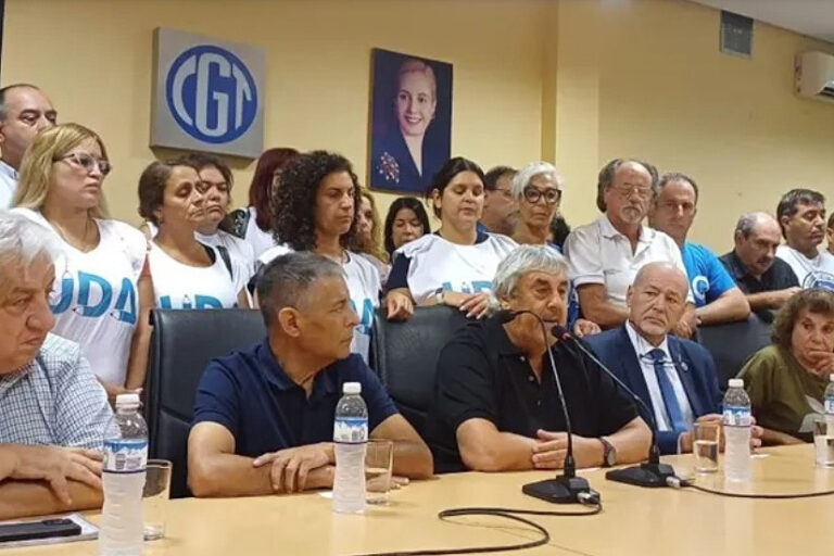 Sindicatos docentes rechazaron la oferta del Gobierno de subir el mínimo a $520 mil