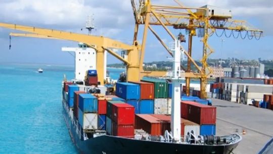 El superávit comercial fue de US$ 227 millones en febrero, el segundo más bajo en la era Milei