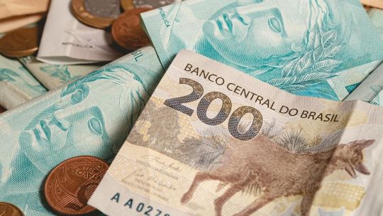 A cuánto cerró el real blue hoy, viernes 4 de abril de 2025