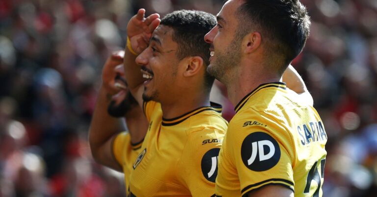 Wolves tuvo una y castigó al Manchester United