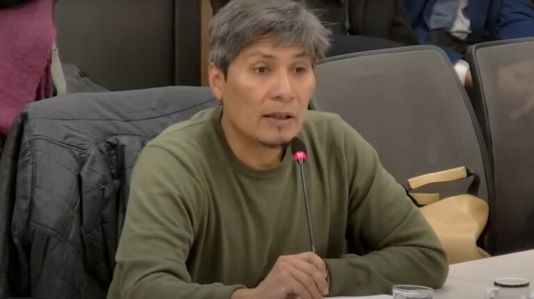 Vilca: Es muy grave que estén dentro del Congreso las fuerzas represivas que afuera nos gasean