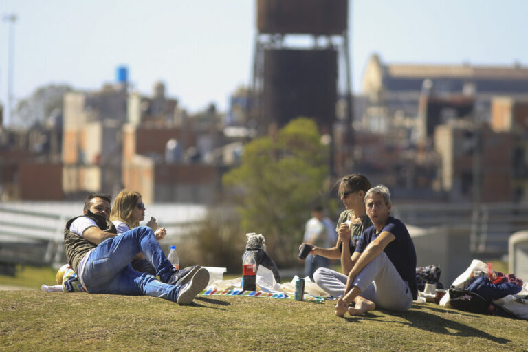 Feriados de junio 2025: qué días caen y cómo se pagan