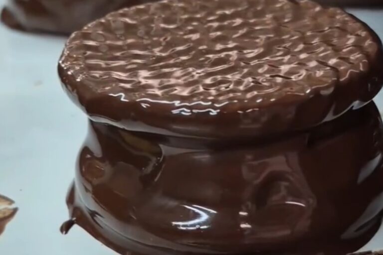 Desde hace 47 años: la historia de la familia argentina creadora del mejor alfajor del mundo