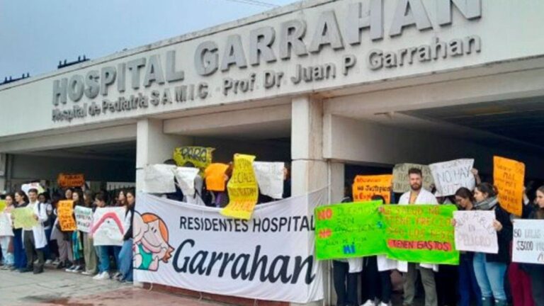 El Gobierno convocó a los gremios del Hospital Garrahan para avanzar con una propuesta salarial