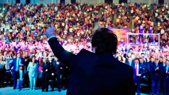 Duras críticas a la justicia social y una ironía para CFK