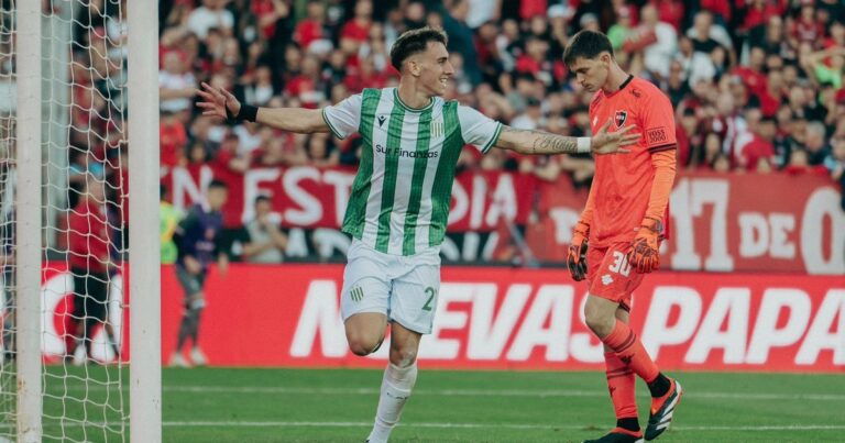 Banfield metió un triunfazo en Rosario: 2-1 a Newell’s con dos bombazos de Auzmendi