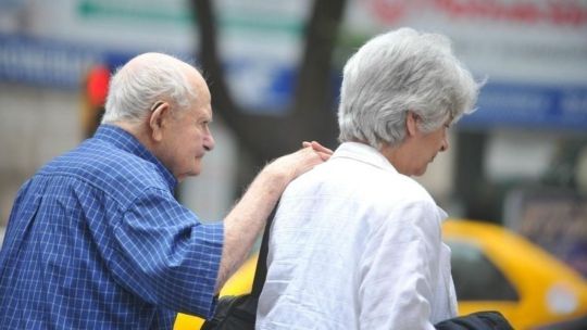 Confirmaron el aumento de jubilaciones, pensiones y AUH: cuánto se cobrará en agosto