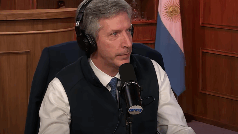 Luis Caputo advirtió a Santiago Bausili: «Si interviene, el jefe viene con la motosierra y lo corta como Hattori Hanzo»