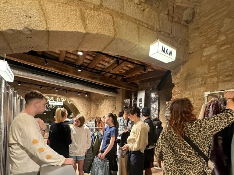Perdón Zara, Mango y H&M: las argentinas que abrieron una tienda de segunda mano que conquista Barcelona