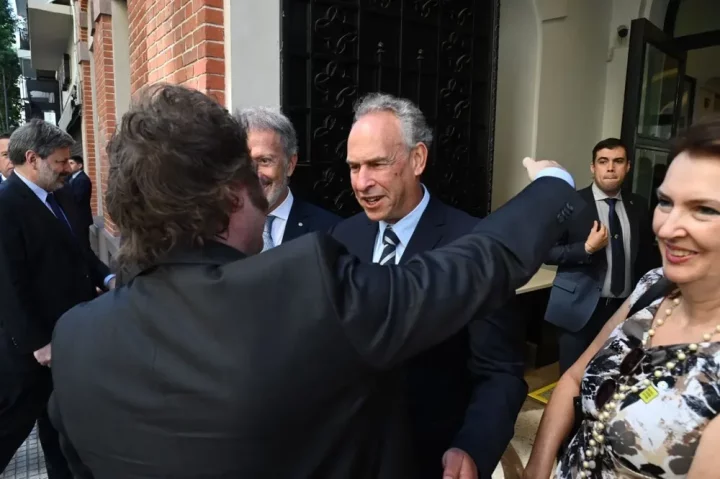 Vaca Muerta: Mindlin y un empresario cercano a Milei se quedarían con la obra del Gasoducto