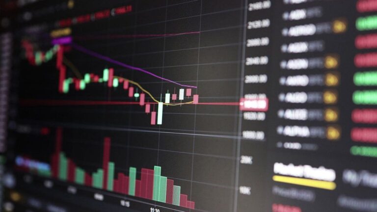 Wall Street opera con tendencia mixta y con los datos de inflación de EEUU en la mira