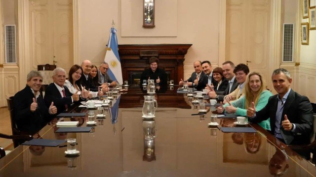 Milei encabezó una reunión de Gabinete en la Casa Rosada, antes del cierre de listas