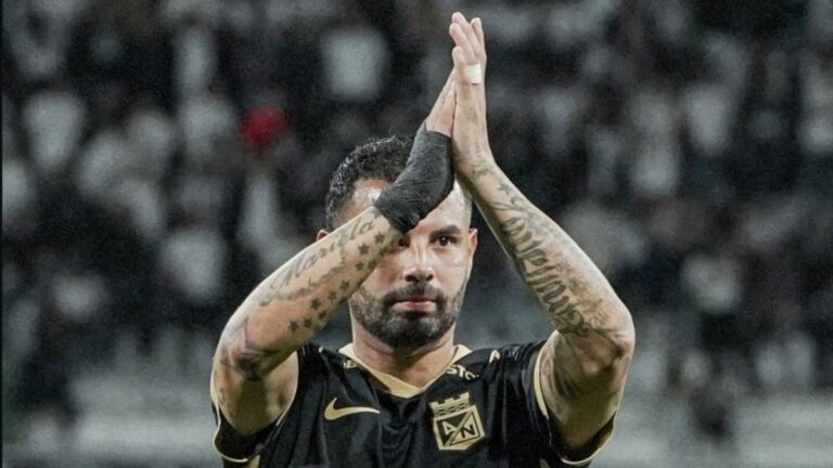 Otra noche para el olvido: Edwin Cardona fue expulsado en la eliminación de Atlético Nacional