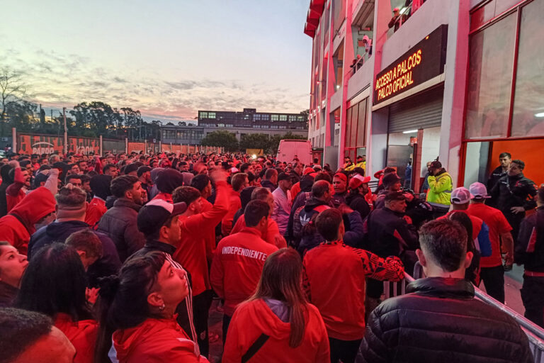 Julio Vaccari renunció como DT de Independiente y los hinchas explotaron