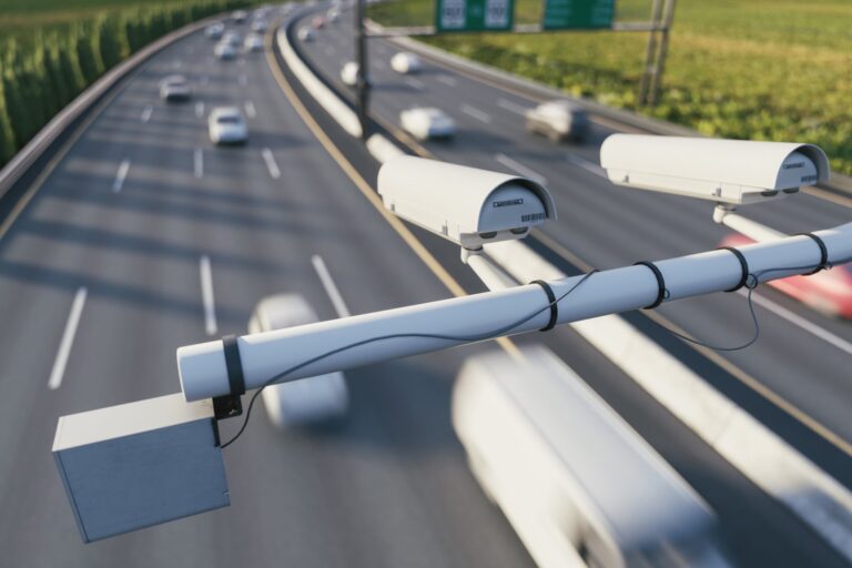 Hay que mirar al piso: cuál es el truco para saber dónde hay radares de velocidad al manejar