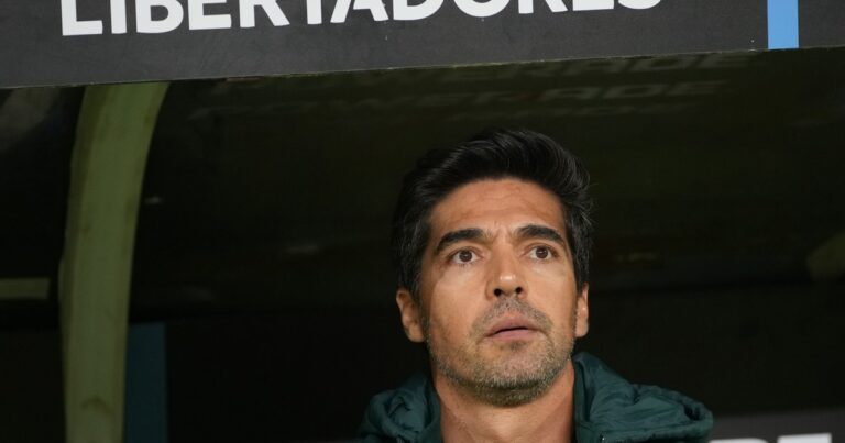 Abel Ferreira sobre el arbitraje: «Fue igual para los dos bandos»