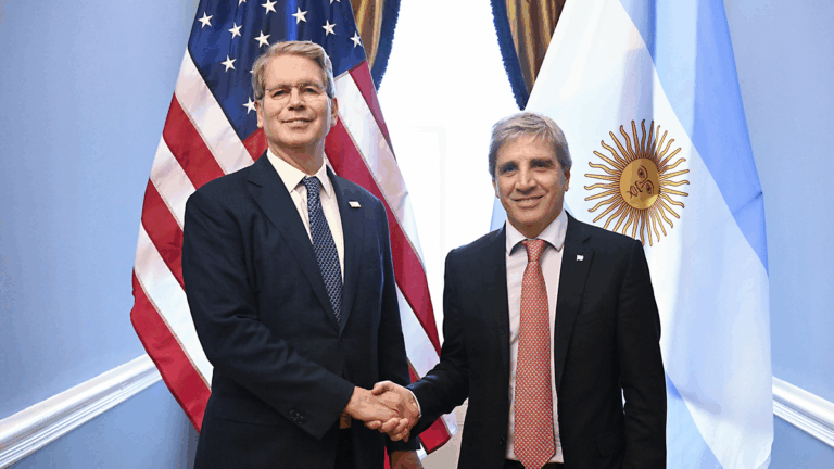 Scott Bessent mantuvo un primer encuentro con Luis Caputo y su delegación: discutieron detalles del salvataje financiero