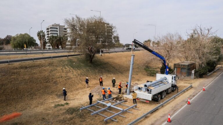 Orrego puso en funcionamiento la primera autopista solar de Argentina