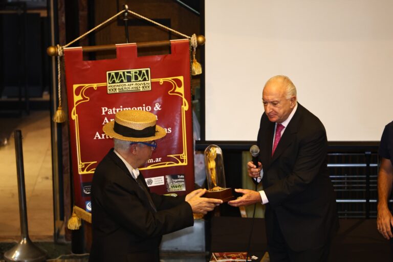 Acto de entrega de los Premios Art Nouveau y Deco 2026 en el Teatro Ópera de Buenos Aires.