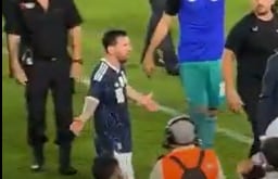 Lionel Messi durante el partido entre Argentina y Zambia en La Bombonera.